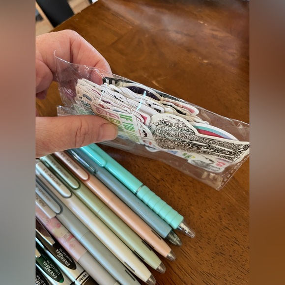 Pen bundle + Extras - Picture 3 of 6